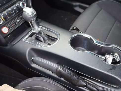 Used 2017 Ford Mustang Coupe RWD image 22