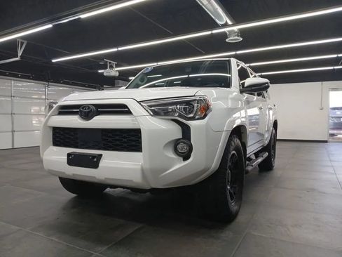 Used 2021 Toyota 4Runner SR5 Premium w/ Moonroof Package RWD image 39