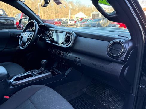 Used 2017 Toyota Tacoma TRD Sport w/ Tow Package (A/T) image 45
