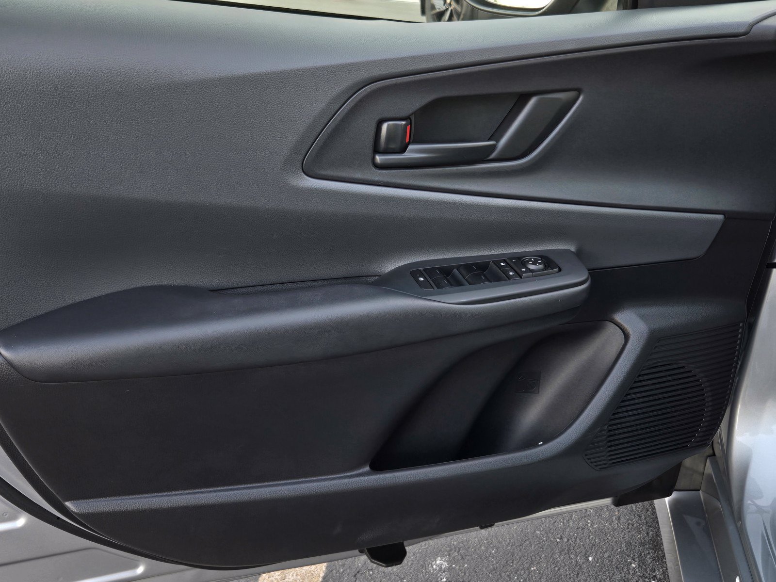 Used 2025 Toyota Prius LE FWD image 9