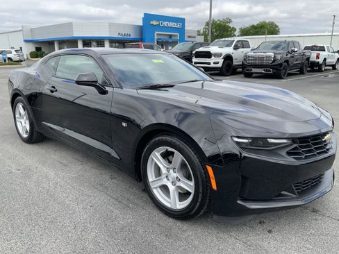 Used 2019 Chevrolet Camaro LT w/ Technology Package RWD image 2