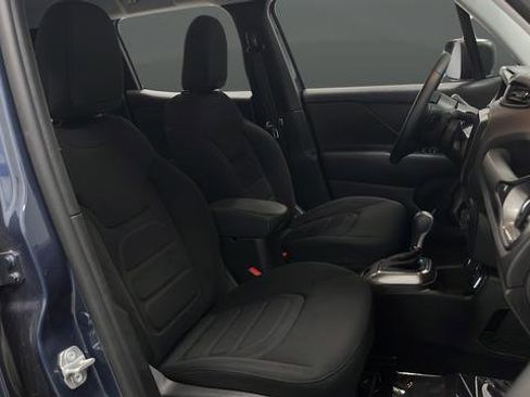 Used 2022 Jeep Renegade Latitude AWD/4WD image 24