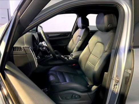 Certified 2023 Porsche Cayenne S image 5