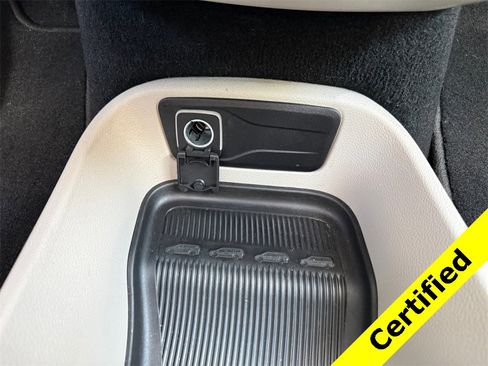 Certified 2024 Chrysler Pacifica Touring-L image 21