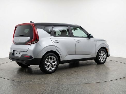Used 2025 Kia Soul LX w/ LX Technology Package FWD image 9