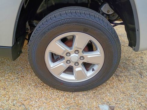 Used 2012 Jeep Liberty Sport image 23