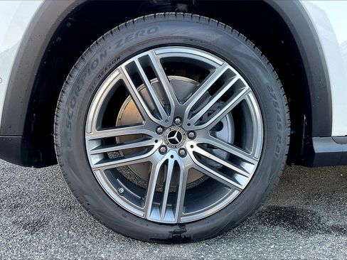 New 2026 Mercedes-Benz GLS 450 4MATIC image 12