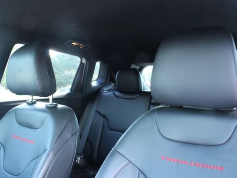 Used 2025 Jeep Compass Trailhawk w/ Trailhawk Elite Group AWD/4WD image 15