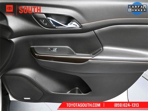 Used 2022 GMC Acadia AT4 w/ Technology Package image 29