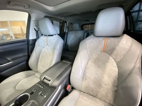 Used 2022 Toyota Highlander Bronze Edition AWD/4WD image 14