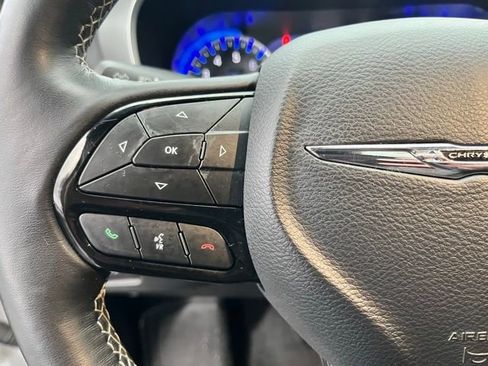 Used 2020 Chrysler Pacifica Touring-L w/ Advanced Safetytec Group image 31