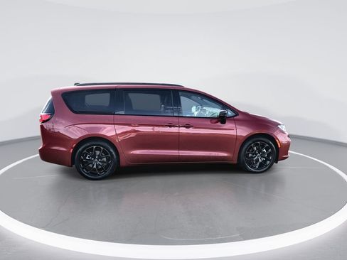 New 2026 Chrysler Pacifica Limited w/ S Appearance Package FWD image 9
