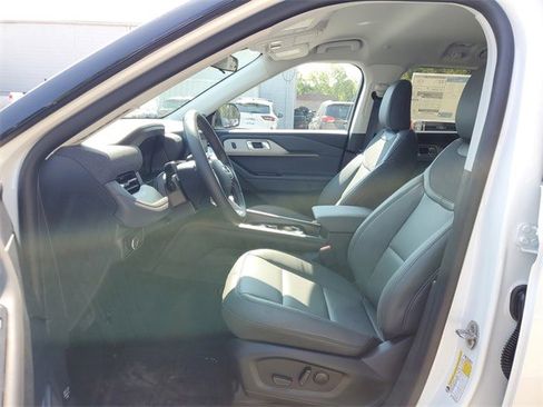 New 2025 Ford Explorer Active w/ Active Comfort Package image 14