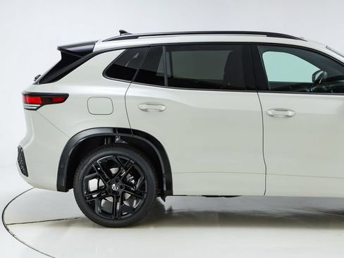 New 2026 Volkswagen Tiguan SE R-Line image 11