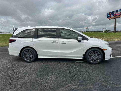 New 2026 Honda Odyssey Touring image 5