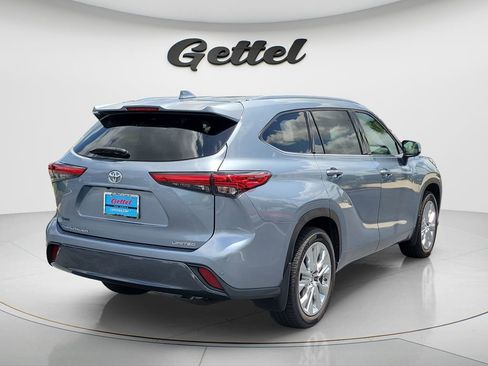 Used 2023 Toyota Highlander Limited image 12