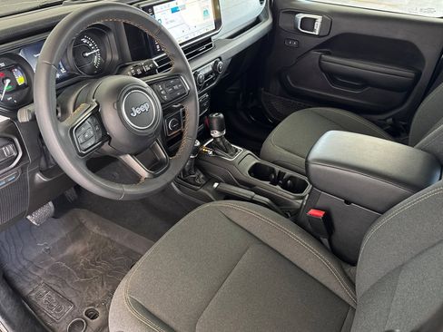 Used 2024 Jeep Wrangler Unlimited AWD/4WD image 9
