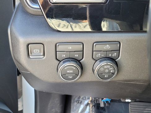 Used 2024 Chevrolet Silverado 2500 LT image 18