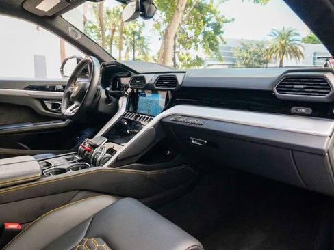 Used 2022 Lamborghini Urus image 77