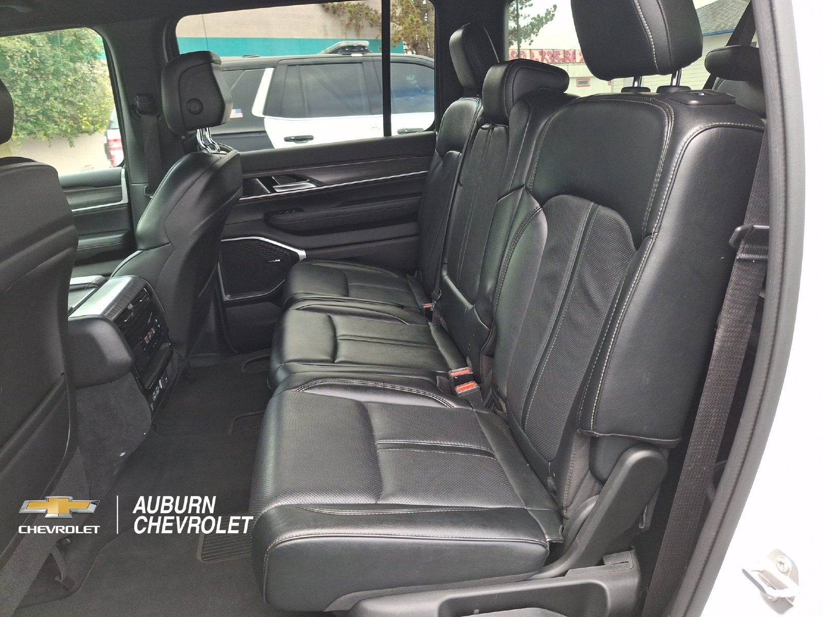 Used 2024 Jeep Wagoneer L Series III AWD/4WD image 18