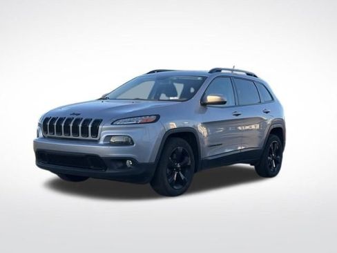 Used 2018 Jeep Cherokee Latitude w/ Altitude Package image 10