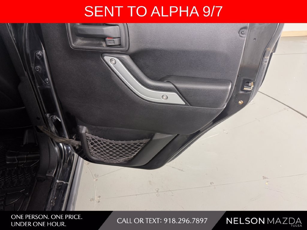Used 2014 Jeep Wrangler Unlimited Rubicon w/ Connectivity Group AWD/4WD image 36