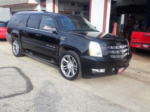 Used 2013 Cadillac Escalade ESV Premium AWD/4WD image 24