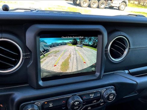 Used 2022 Jeep Wrangler Unlimited Sahara 4xe image 16