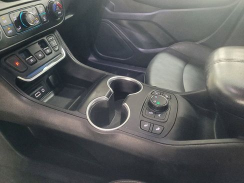 Used 2021 GMC Terrain SLT image 26