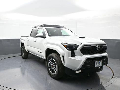 New 2024 Toyota Tacoma TRD Sport w/ TRD Sport Upgrade Package AWD/4WD image 3
