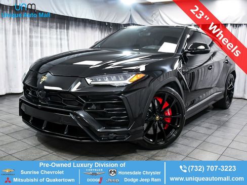 Used 2022 Lamborghini Urus AWD/4WD image 1