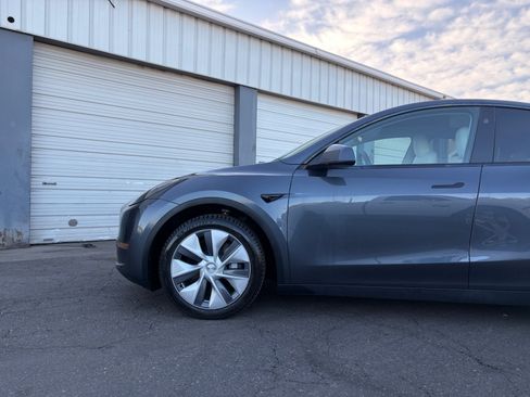 Used 2023 Tesla Model Y Long Range AWD/4WD image 10