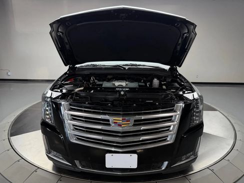 Used 2020 Cadillac Escalade ESV Platinum AWD/4WD image 9