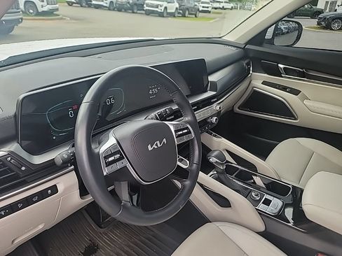 Certified 2025 Kia Telluride S FWD image 15