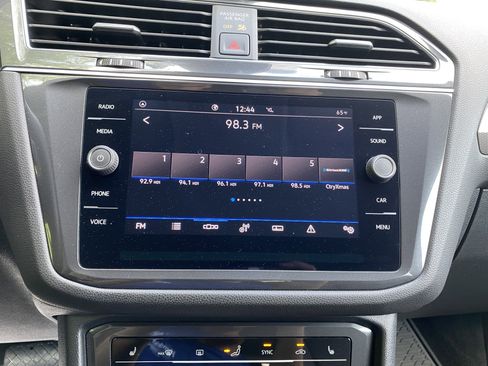 Used 2023 Volkswagen Tiguan SE image 26