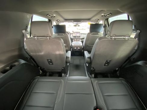 Used 2022 GMC Yukon SLT w/ SLT Premium Package AWD/4WD image 18