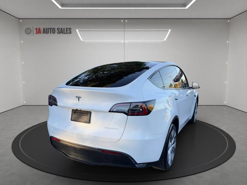 Used 2022 Tesla Model Y Long Range AWD/4WD image 5