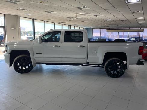 Used 2019 Chevrolet Silverado 2500 High Country image 4
