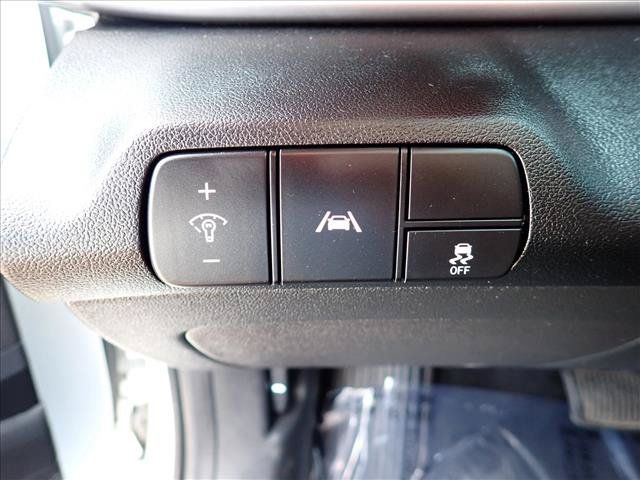 Used 2021 Hyundai Elantra SEL w/ Convenience Package FWD image 12