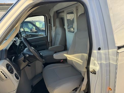Used 2019 Ford E-350 and Econoline 350 Super Duty w/ Power Windows & Locks Group image 12
