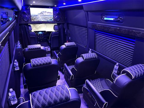 Used 2023 Mercedes-Benz Sprinter 3500 w/ Parking Package image 19