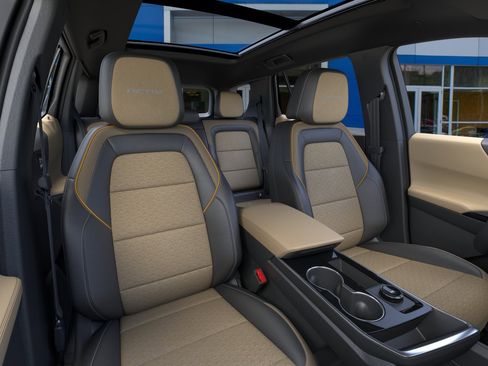 New 2026 Chevrolet Equinox ACTIV w/ Convenience Package III AWD/4WD image 34