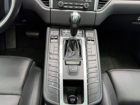 Used 2018 Porsche Macan Sport Edition AWD/4WD image 17