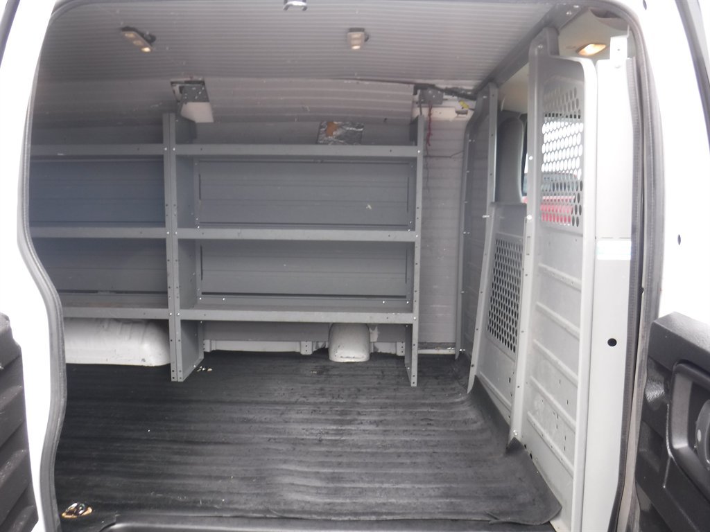 Used 2017 GMC Savana 2500 RWD image 4
