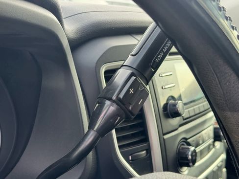 Certified 2017 Nissan Titan S image 17