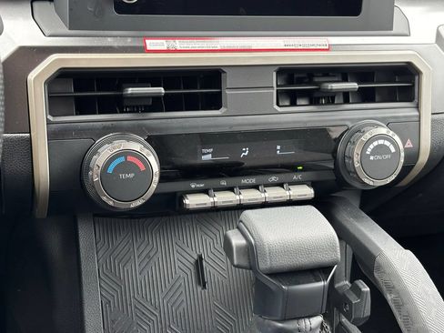 Used 2025 Toyota Tacoma SR5 AWD/4WD image 19