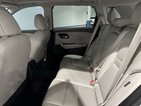 Used 2023 Nissan Rogue SL image 34