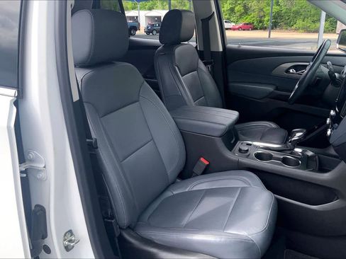 Used 2021 Chevrolet Traverse LT image 9
