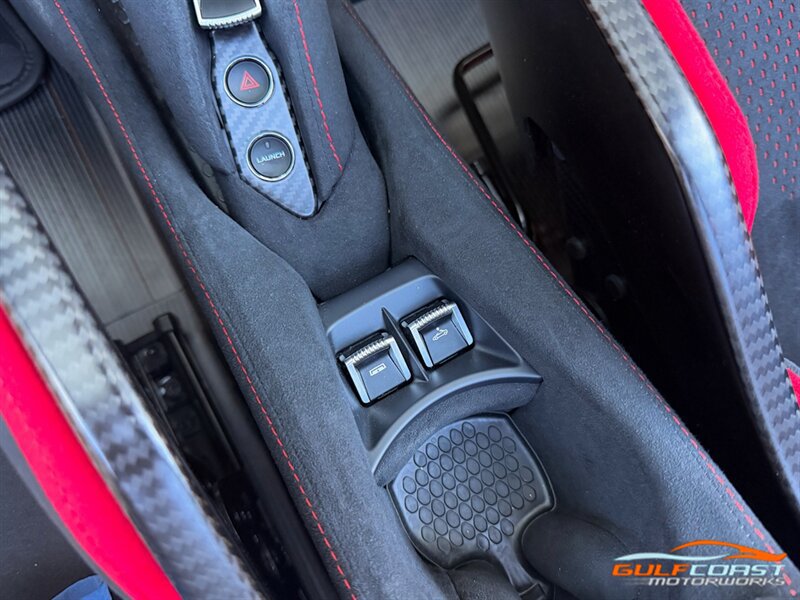 Used 2022 McLaren 765LT RWD image 22