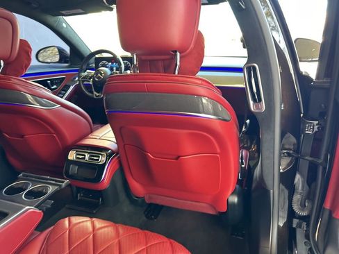 Used 2022 Mercedes-Benz S 580 4MATIC Sedan w/ AMG Line Package image 35